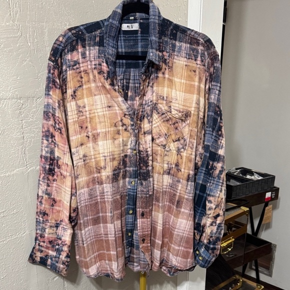 Tops - $55 NWOT Boutique Blue Plaid bleached flannel XL